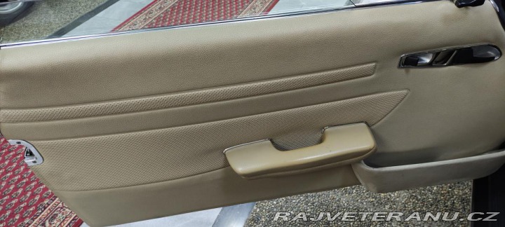 Mercedes-Benz SL R107 560 1986