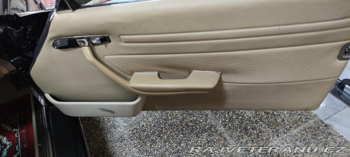 Mercedes-Benz SL R107 560 1986