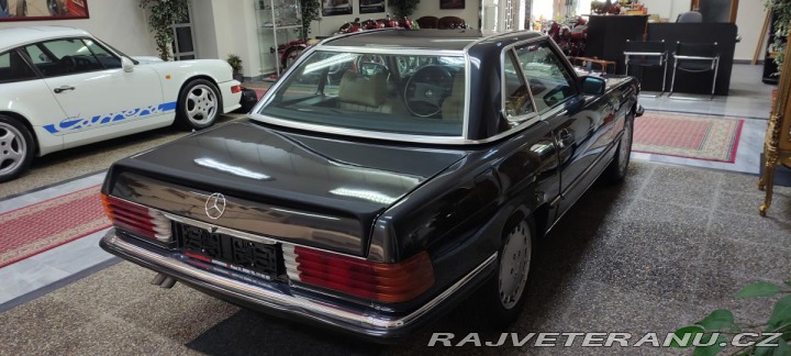 Mercedes-Benz SL R107 560 1986