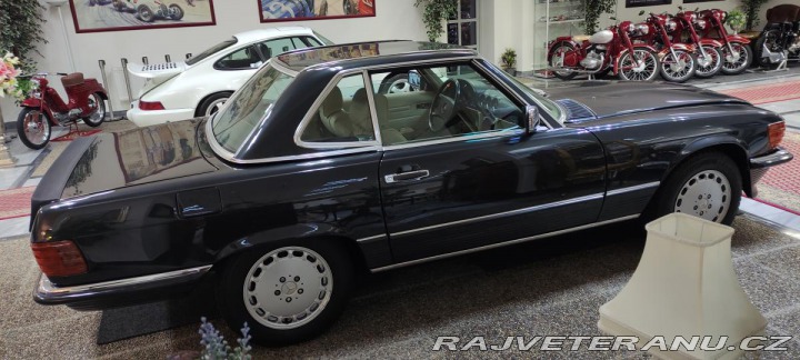 Mercedes-Benz SL R107 560 1986