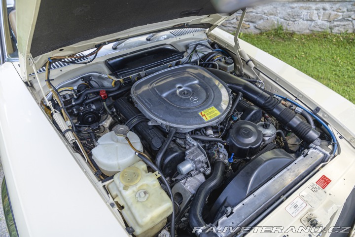 Mercedes-Benz 560 SL R107 1986