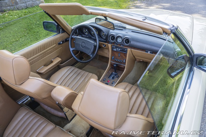 Mercedes-Benz 560 SL R107 1986