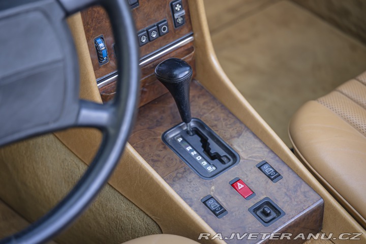 Mercedes-Benz 560 SL R107 1986