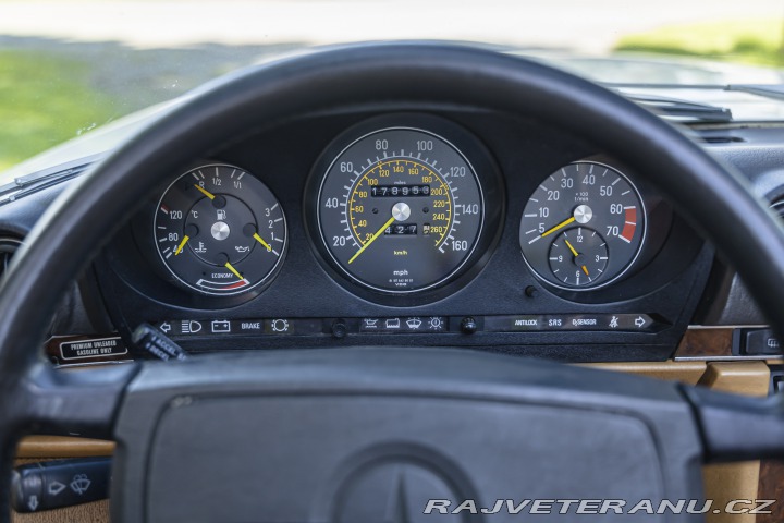 Mercedes-Benz 560 SL R107 1986