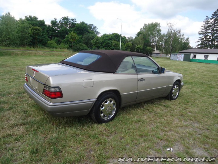 Mercedes-Benz 320 124 E 320 Cabrio, automat 1995
