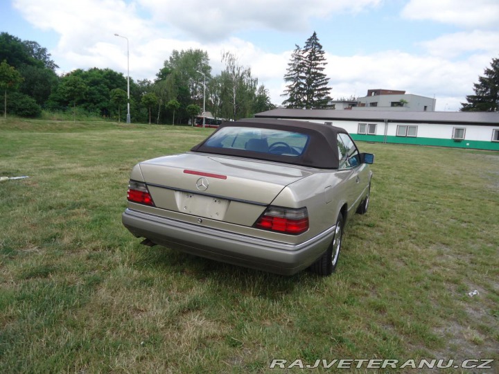Mercedes-Benz 320 124 E 320 Cabrio, automat 1995