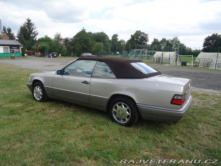Mercedes-Benz 320 124 E 320 Cabrio, automat 1995