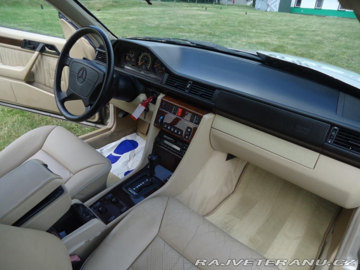 Mercedes-Benz 320 124 E 320 Cabrio, automat 1995