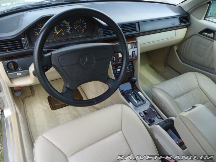Mercedes-Benz 320 124 E 320 Cabrio, automat 1995