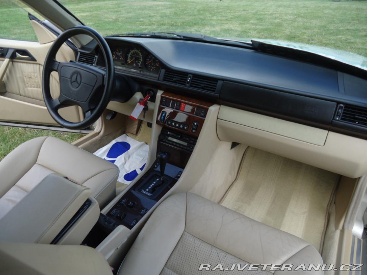 Mercedes-Benz 320 124 E 320 Cabrio, automat 1995