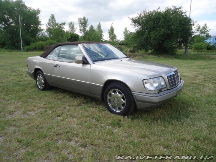Mercedes-Benz 320 124 E 320 Cabrio, automat 1995
