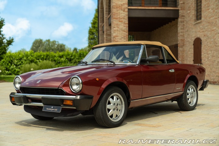 Fiat 124 Pininfarina Spidereuropa 1985