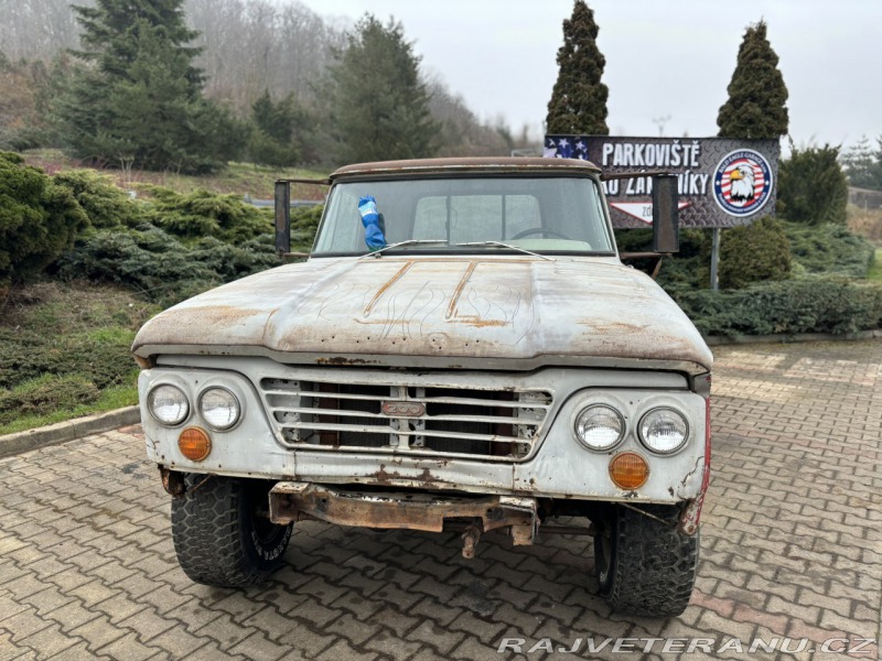 Dodge D 200