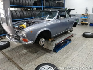 Fiat 124 spider 1975