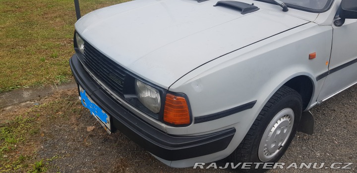Škoda 105 sedan 1988