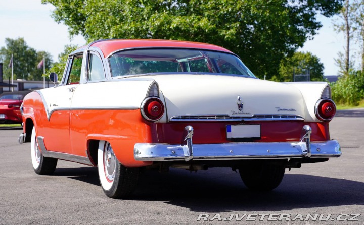 Ford Fairlane Crown Victoria 1955