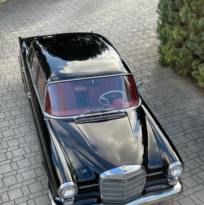 Mercedes-Benz 200 w110