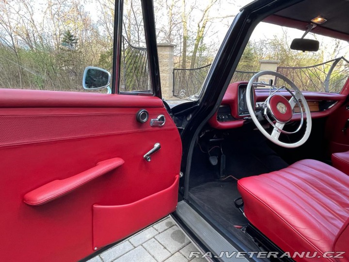 Mercedes-Benz 200 w110 1966