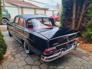 Mercedes-Benz 200 w110 1966