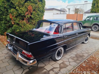 Mercedes-Benz 200 w110 1966