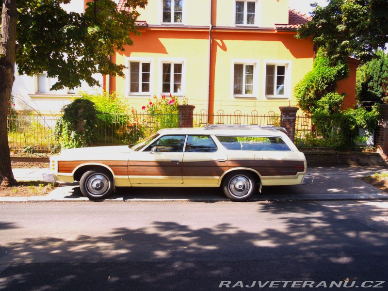 Ford LTD Country squire