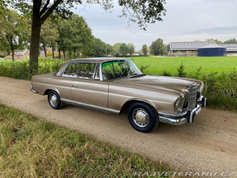 Mercedes-Benz 220 SE Coupe W111