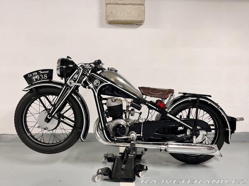 ČZ 250 Tourist
