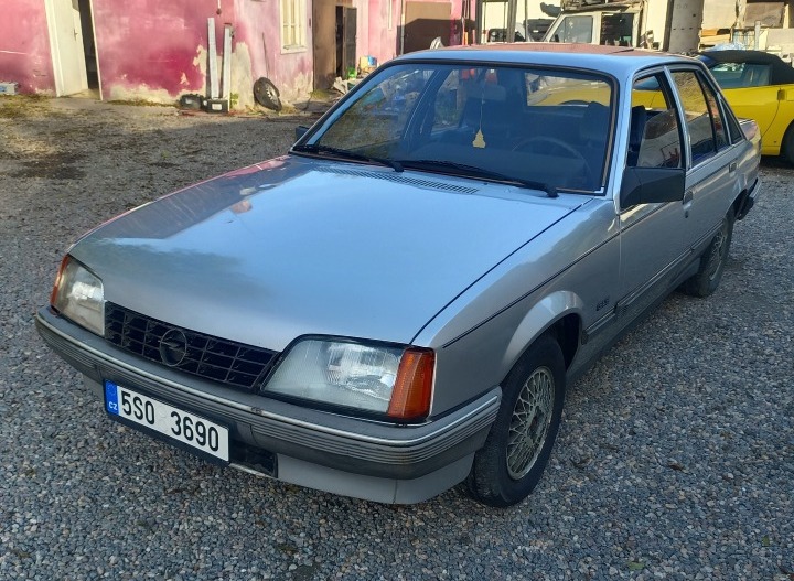 Opel Rekord 2,2i