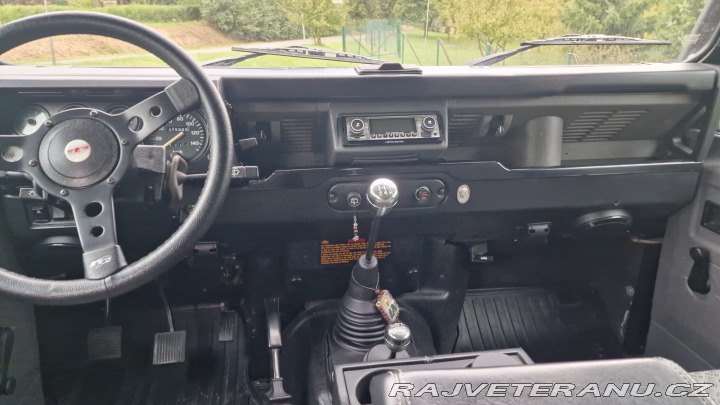 Land Rover Defender 110 300 TDi wagon 1997