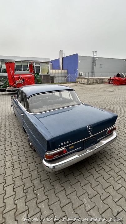 Mercedes-Benz 200 W110 1967