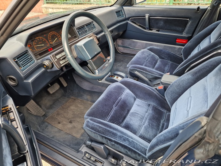 Mitsubishi Ostatní modely Sapporo 2.4i E16A 1989