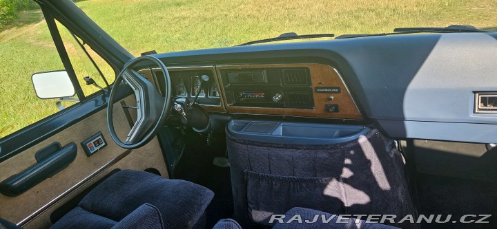 Ford Econoline E150 1985