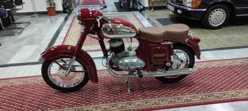 Jawa 250 Kývačka