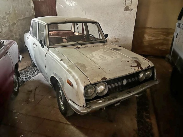 Toyota Corona 