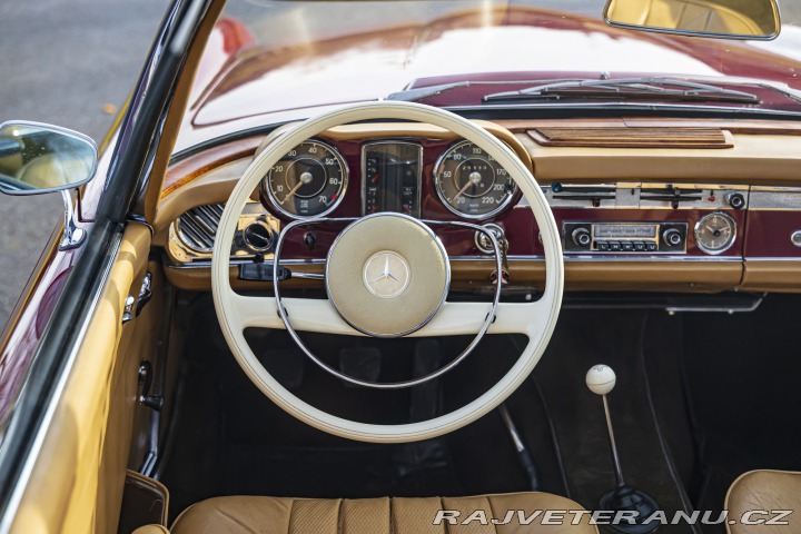 Mercedes-Benz 230 SL W113 Pagoda 1964