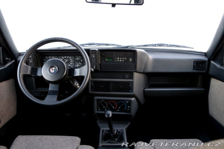 Alfa Romeo 75 Turbo 1986
