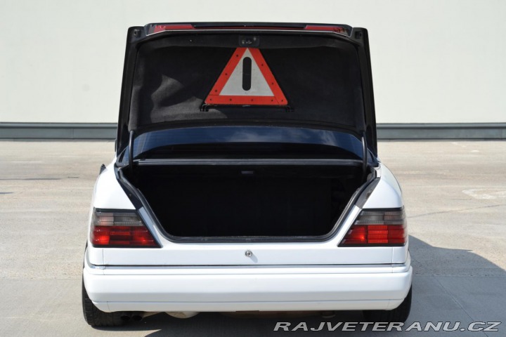 Mercedes-Benz E 300 TD / W124 / 108kW 1990