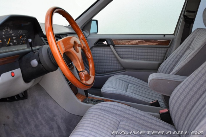 Mercedes-Benz E 300 TD / W124 / 108kW 1990
