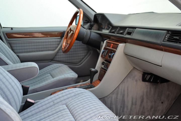 Mercedes-Benz E 300 TD / W124 / 108kW 1990