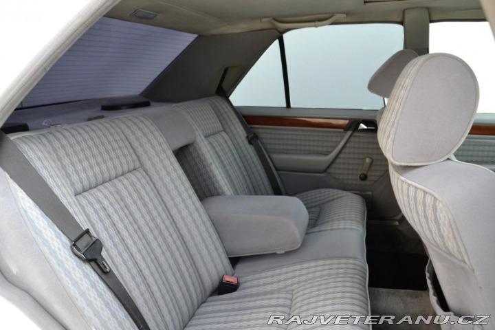 Mercedes-Benz E 300 TD / W124 / 108kW 1990