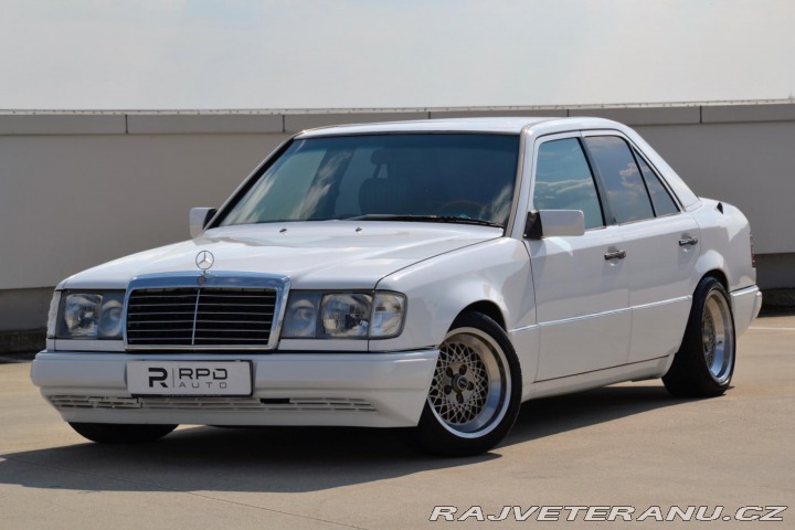 Mercedes-Benz E 300 TD / W124 / 108kW 1990