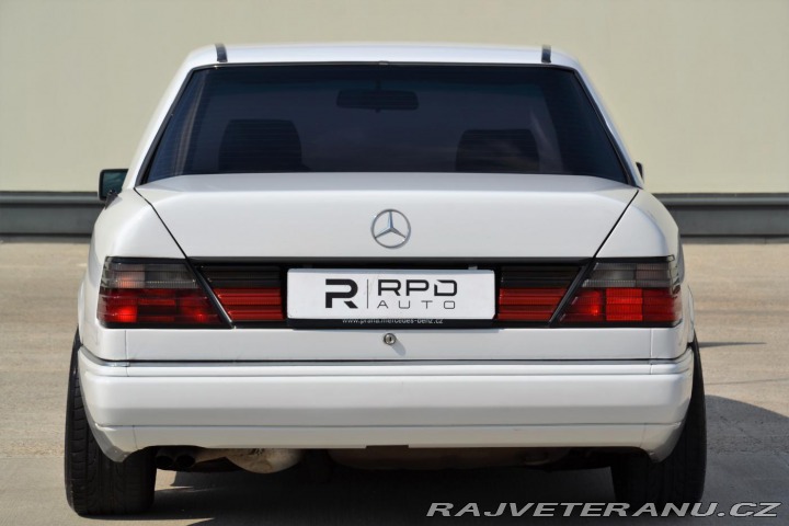 Mercedes-Benz E 300 TD / W124 / 108kW 1990