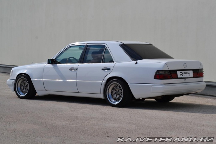 Mercedes-Benz E 300 TD / W124 / 108kW 1990