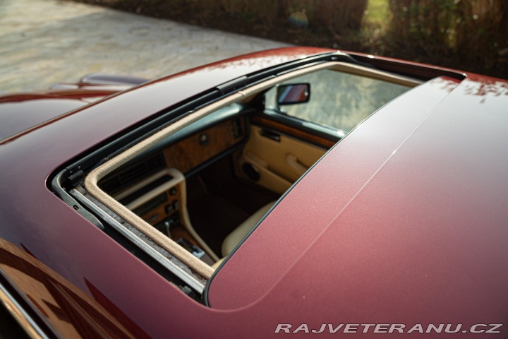 Daimler Ostatní modely XJ DOUBLE SIX 1988