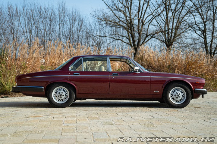 Daimler Ostatní modely XJ DOUBLE SIX 1988
