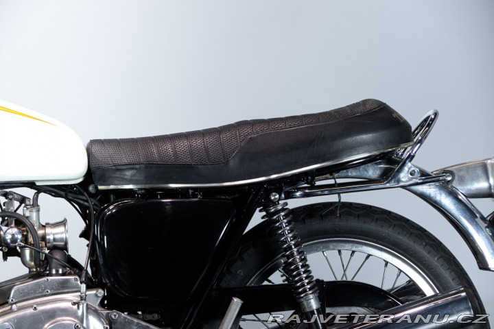 Triumph Trident T160 TRIDENT 1975