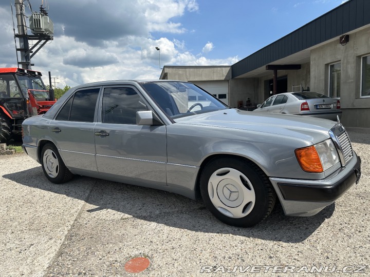 Mercedes-Benz 260 260E W124 1991