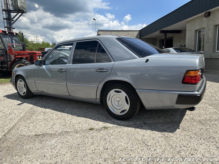 Mercedes-Benz 260 260E W124 1991