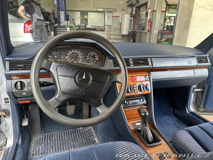 Mercedes-Benz 260 260E W124 1991