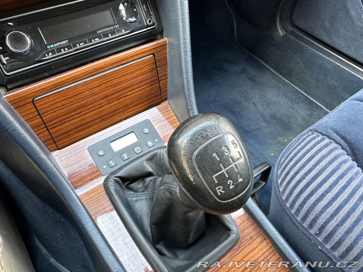 Mercedes-Benz 260 260E W124 1991
